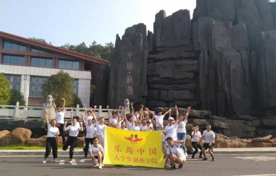 让奋斗的青春焕发光华 江西服装学院2016届本