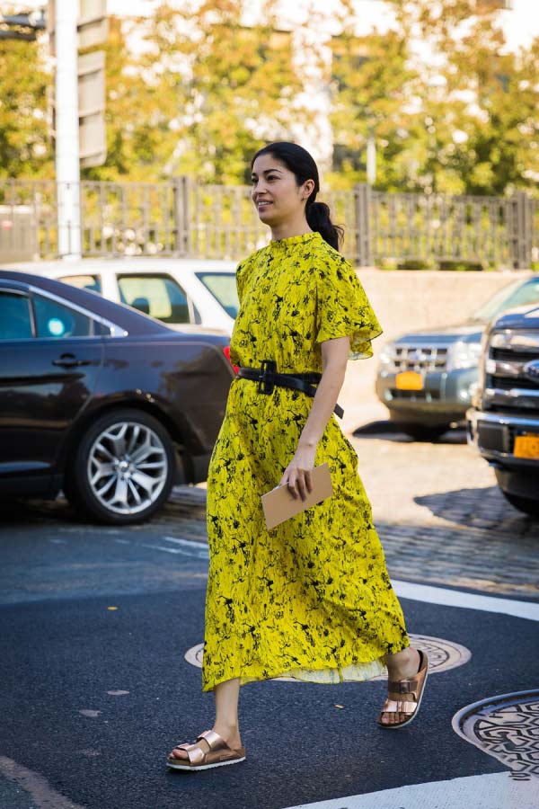 品牌折扣女装聚多品：黄裙子配什么颜色的鞋