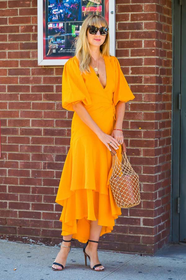 品牌折扣女装聚多品:黄裙子配什么颜色的鞋