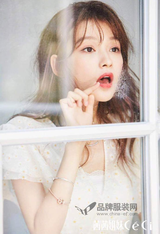 90后小花孙怡教你如何穿搭 才是夏季该有的模样~
