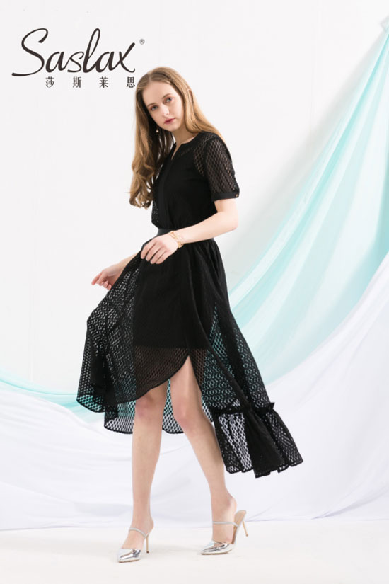 Saslax莎斯莱思经典不过时的小黑裙 这么穿才最好看！