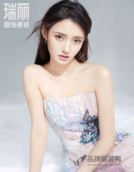 林允《瑞丽》时尚大片曝光 硬照实力依旧让人惊艳!