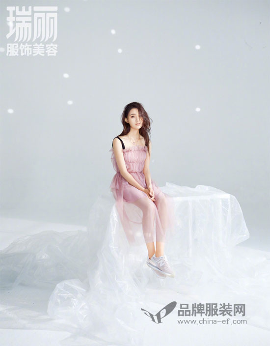 林允《瑞丽》时尚大片曝光 硬照实力依旧让人惊艳!