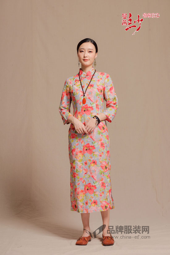 曼茜纱民族女装用新鲜的文艺感创造新的民族风尚