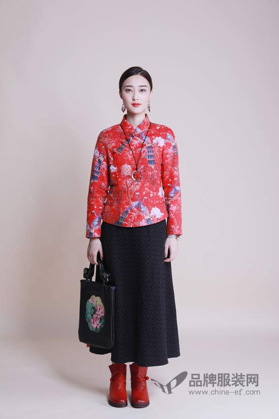 雅俗共赏的中国红 曼茜纱带给你惊艳秋冬的美丽