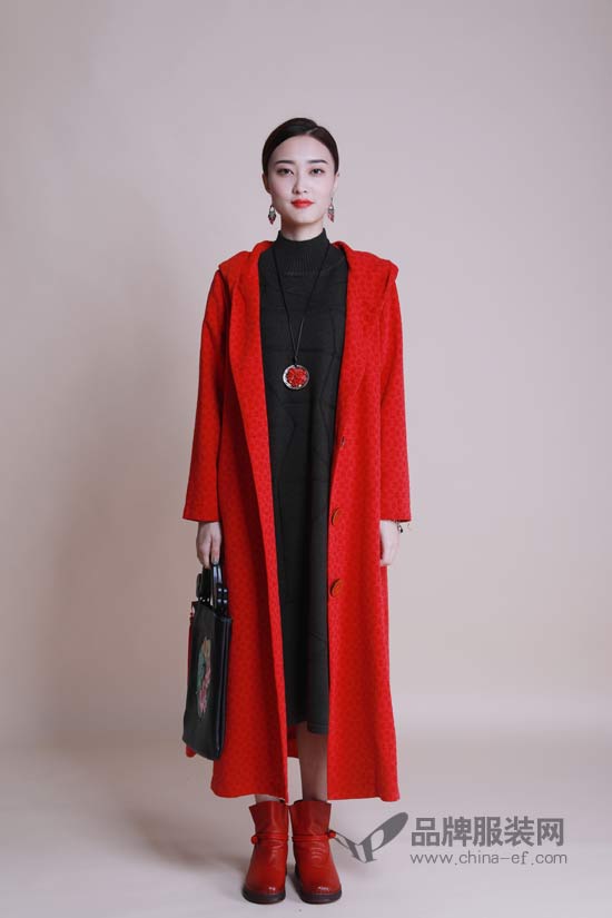 雅俗共赏的中国红 曼茜纱带给你惊艳秋冬的美丽