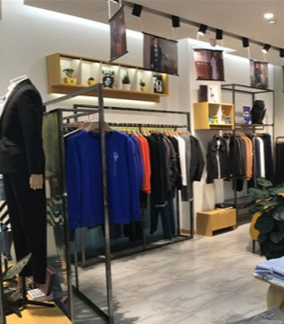 品牌服饰,双店齐开,莎斯莱思