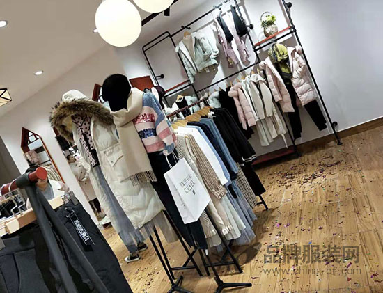 热烈祝贺城市衣柜女装江西吉安新店开业大吉！