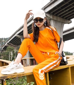 品牌服饰,新品上市,时尚女装,HBYR,黑白伊人