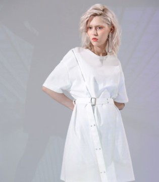 品牌服饰,白色单品,丹比奴
