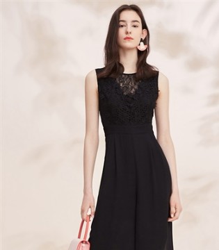 碎花连衣裙,品牌服饰,穿搭