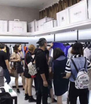 男装店,服装加盟,它钴