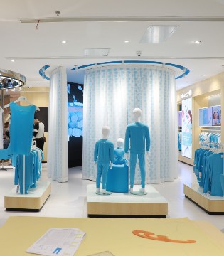 你知道吗？这家新零售服装体验店一夜之间成了网红店！