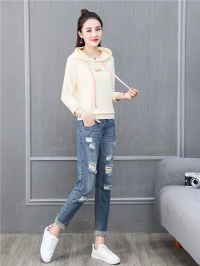 牛仔裤,卫衣,服装搭配
