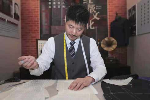2020TCE服装定制展时光终究让我变成了你我的恩师