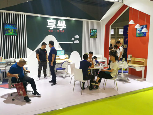 用科技诠释学习新方式 护童亮相上海家具博览会