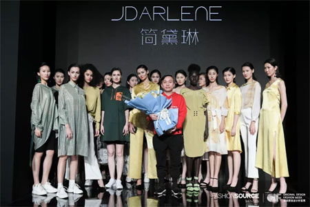第六届深圳原创设计时装周 微观自己 总有一个在路上