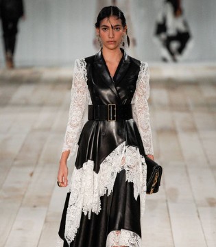 Alexander McQueen,亚历山大•麦昆,品牌女装,春夏季时装秀