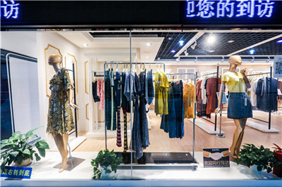 你还在因为品牌折扣女装加盟店铺的陈列摆放感到困惑么?