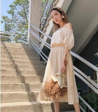 薇薇希,女装,吊带,露肩,连衣裙