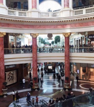 Prada,潮牌Supreme,牛仔品牌Diesel,Trafford Centre