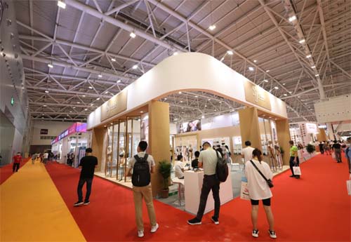 无痕内衣专业生产企业申江服饰 参展2020杭州针博会!