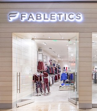 Fabletics,Madelaine Petsch,运动服饰
