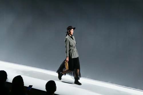 粵港澳設(shè)計(jì)師品牌發(fā)布會丨2020廣東時(shí)裝周-秋季