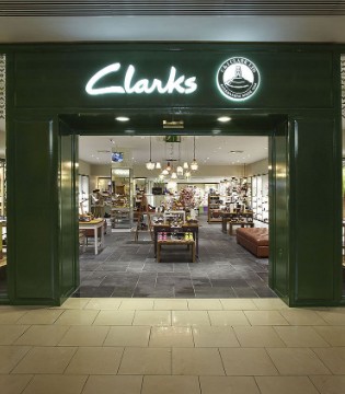 Clarks,出售股权,发展