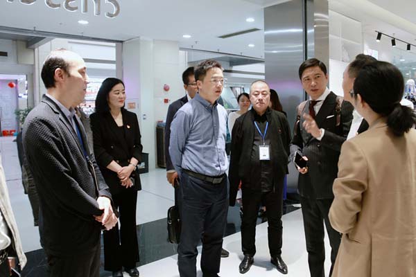 融入長(zhǎng)三角 加速內(nèi)循環(huán) 組委會(huì)走進(jìn)常熟服裝城