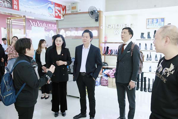 融入長(zhǎng)三角 加速內(nèi)循環(huán) 組委會(huì)走進(jìn)常熟服裝城