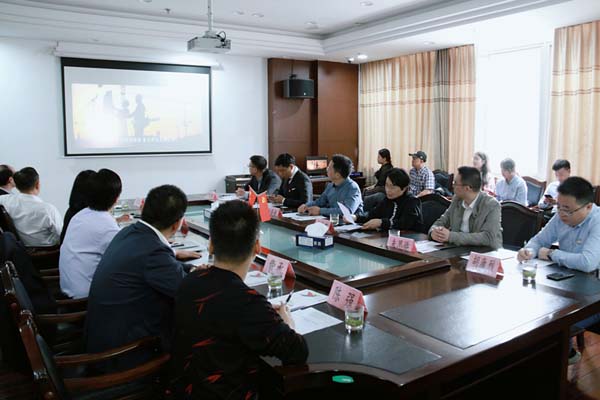 融入長(zhǎng)三角 加速內(nèi)循環(huán) 組委會(huì)走進(jìn)常熟服裝城