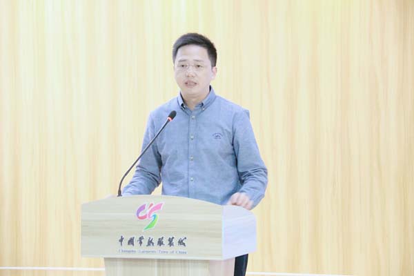 融入長(zhǎng)三角 加速內(nèi)循環(huán) 組委會(huì)走進(jìn)常熟服裝城