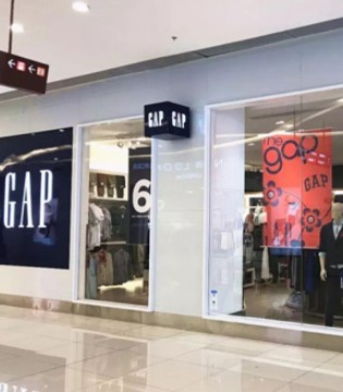 Yeezy,Gap,联名系列服饰,侃爷,金·卡戴珊,坎耶·维斯特