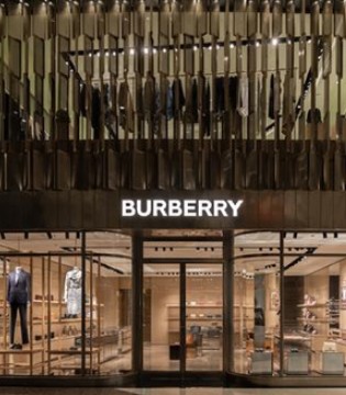 Burberry,2020年年报,第四财季大涨32%