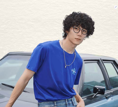 Calvin Klein ,复古牛仔裤,时髦T恤