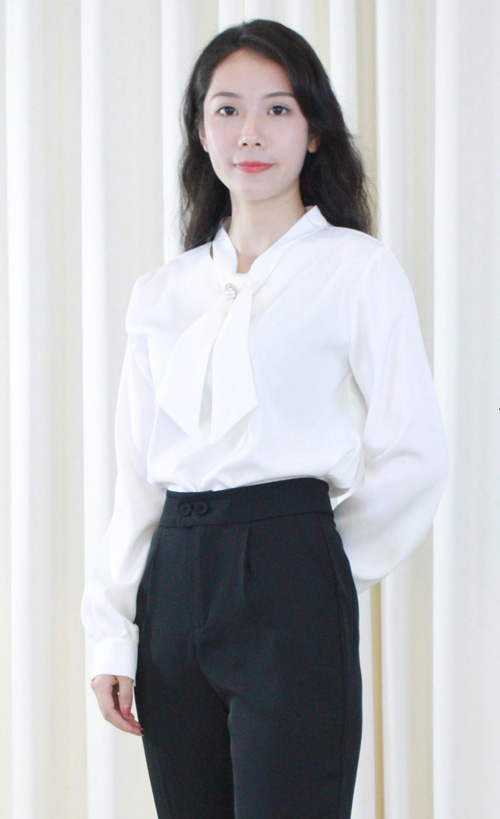 集娴女装穿搭 黑与白的多重时尚可能