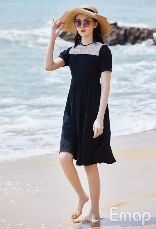 EMAP女装 黑与白的多重时尚穿搭解法