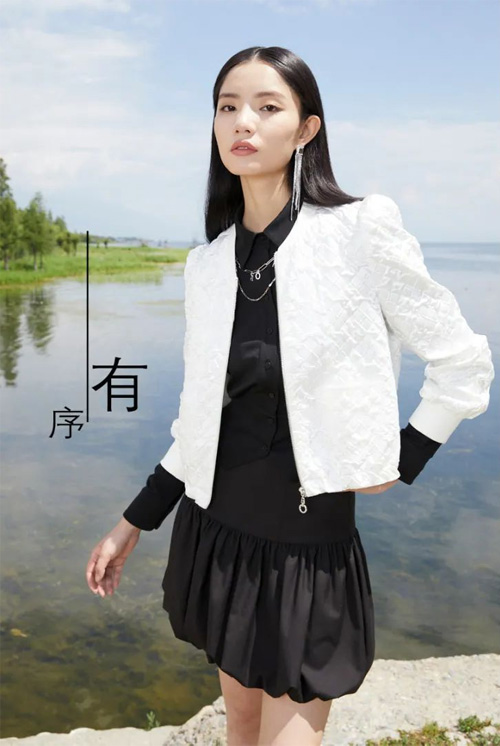 芝仪女装 2022秋季大片 开启多维空间