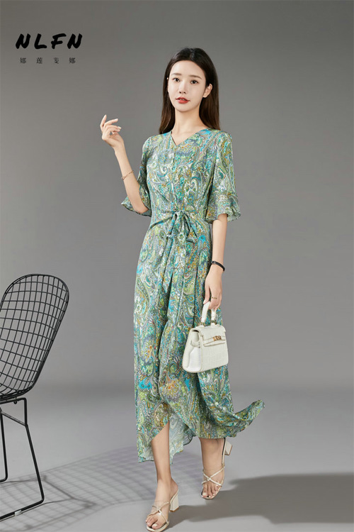 娜莲斐娜女装 爱上一件连衣裙的唯美风韵
