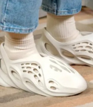 阿迪达斯,YEEZY,侃爷