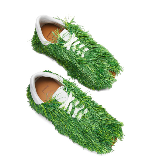 草从鞋上长了出来 LOEWE 2023春夏草地造型运动鞋