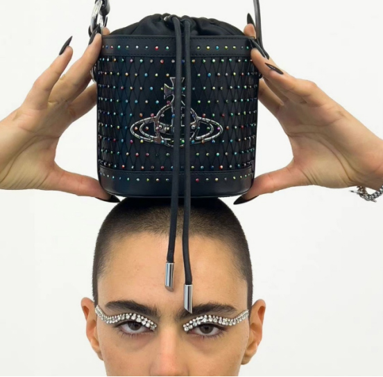 大家都爱土星环 Vivienne Westwood 2023春夏包袋发布