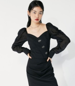 汀丁可女装 小黑裙的多种优雅形式