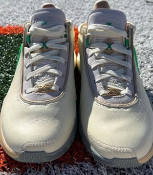 耐克的LeBron 20鞋款新配色�砹� 橙白�典很出彩