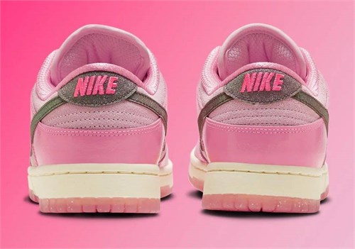 Nike芭比粉球鞋来了 甜美时尚的设计