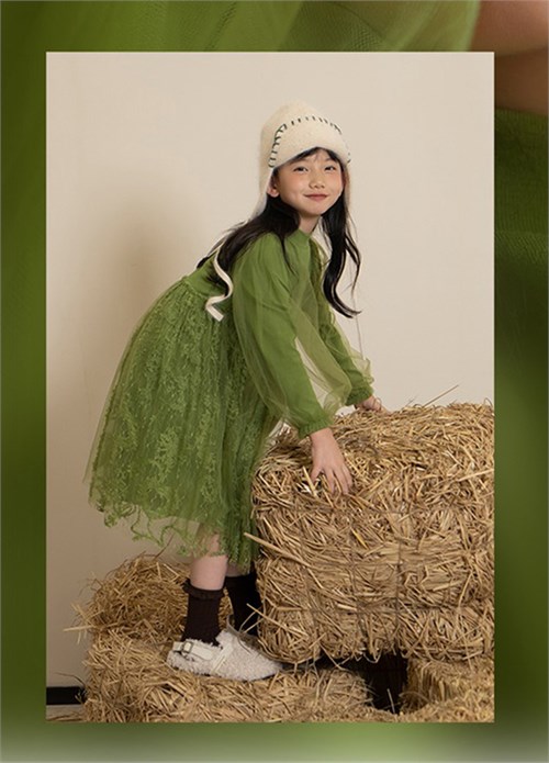 豆豆衣橱我们一起 给为孩子描绘缤纷美好的秋冬时节 让孩子在快乐中成长！