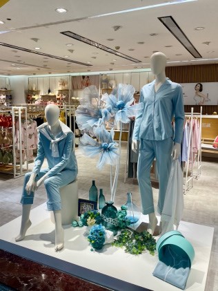 闺秘内衣品牌教你内衣店橱窗怎么布置