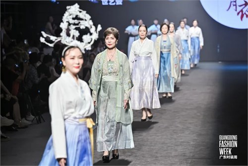 世界夫人模特大赛国服盛典华丽谢幕 “边走边秀”开启