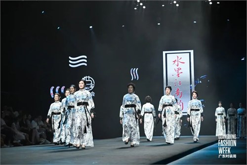 世界夫人模特大赛国服盛典华丽谢幕 “边走边秀”开启